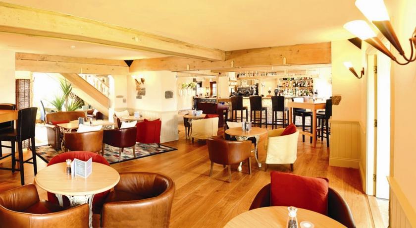 The Farmhouse Hotel And Restaurant Saint Saviour Eksteriør billede
